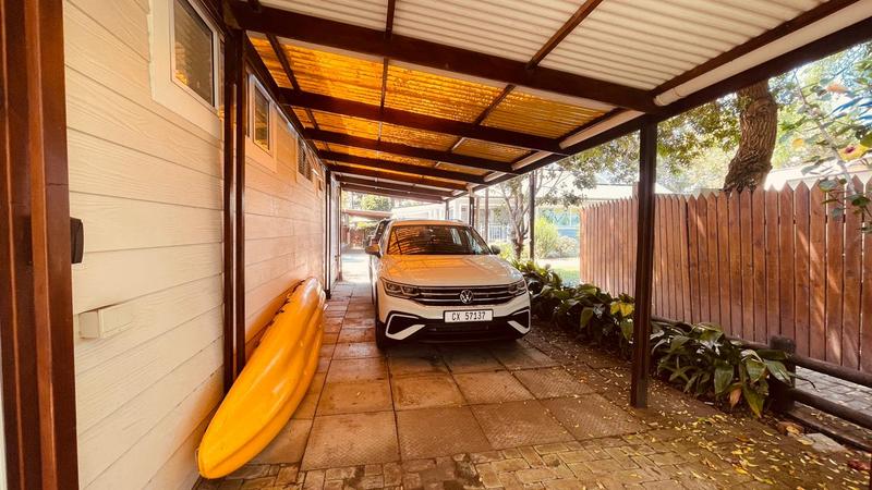 To Let 4 Bedroom Property for Rent in Keurbooms River Western Cape